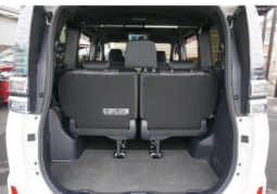 
										TOYOTA VOXY full									