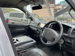 
										TOYOTA HIACE VAN full									