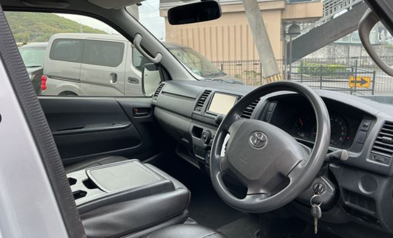 
								TOYOTA HIACE VAN full									