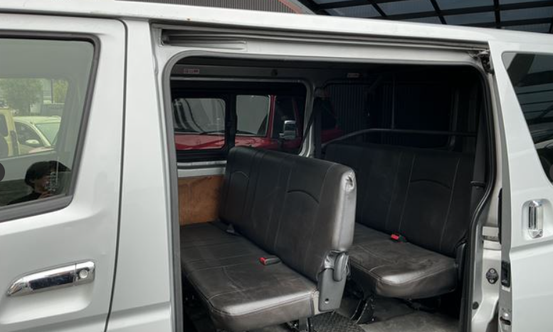 
								TOYOTA HIACE VAN full									