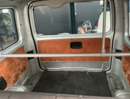 
										TOYOTA HIACE VAN full									