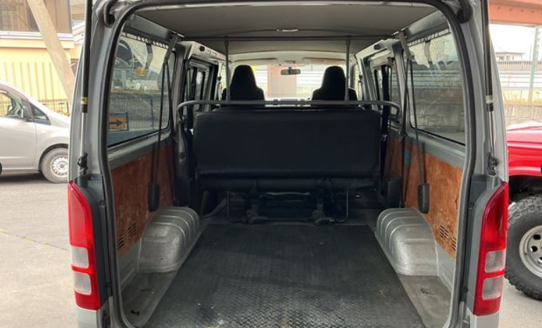 
								TOYOTA HIACE VAN full									