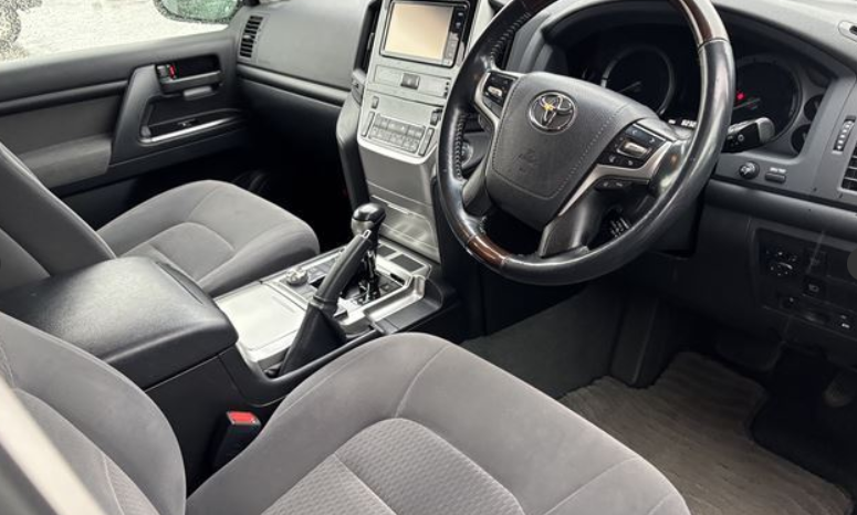 
								TOYOTA LANDCRUISER full									