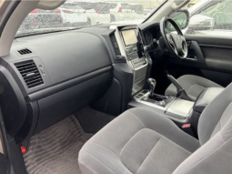 
										TOYOTA LANDCRUISER full									