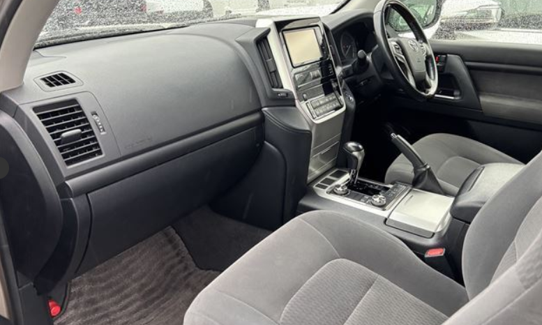 
								TOYOTA LANDCRUISER full									