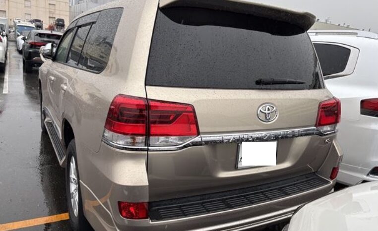
								TOYOTA LANDCRUISER full									