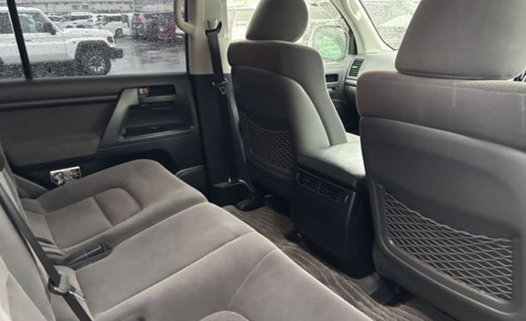 
								TOYOTA LANDCRUISER full									