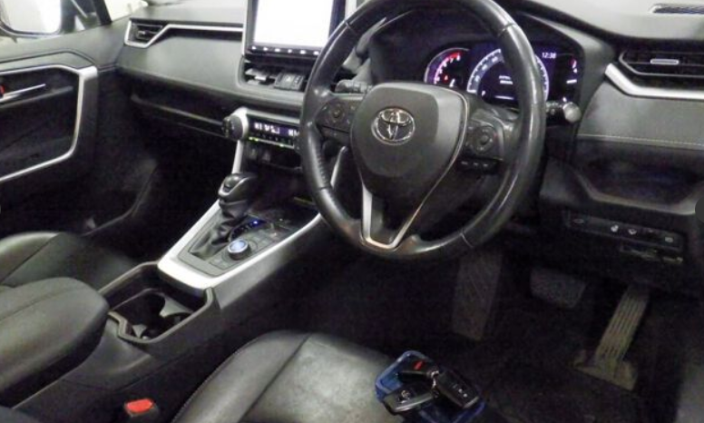 
								TOYOTA RAV4 full									