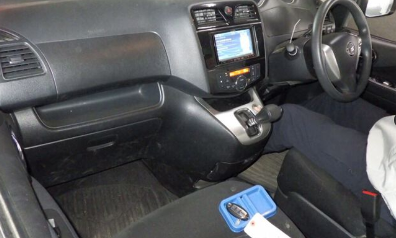 
								NISSAN SERENA full									