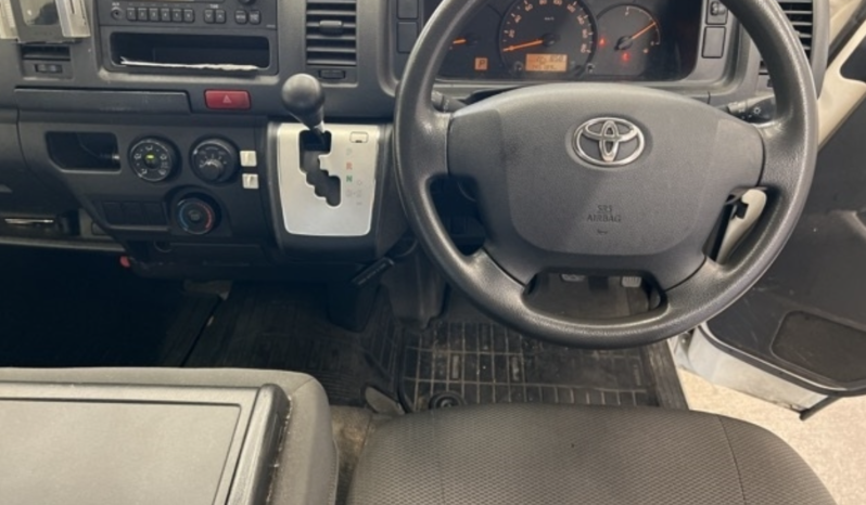 
								TOYOTA HIACE VAN full									