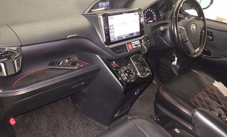 
								TOYOTA VOXY full									