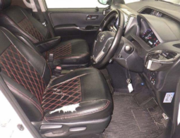
										TOYOTA VOXY full									