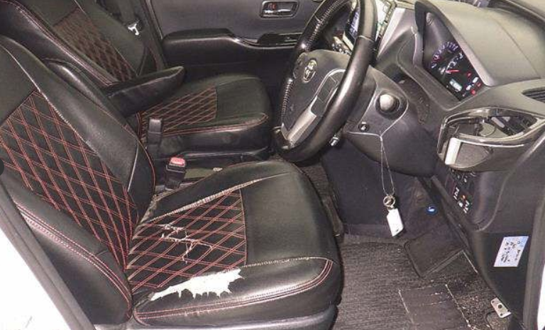 
								TOYOTA VOXY full									