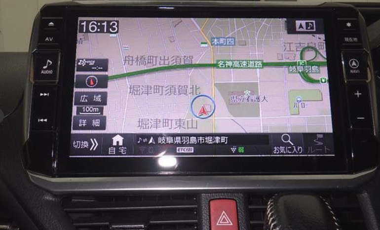 
								TOYOTA VOXY full									