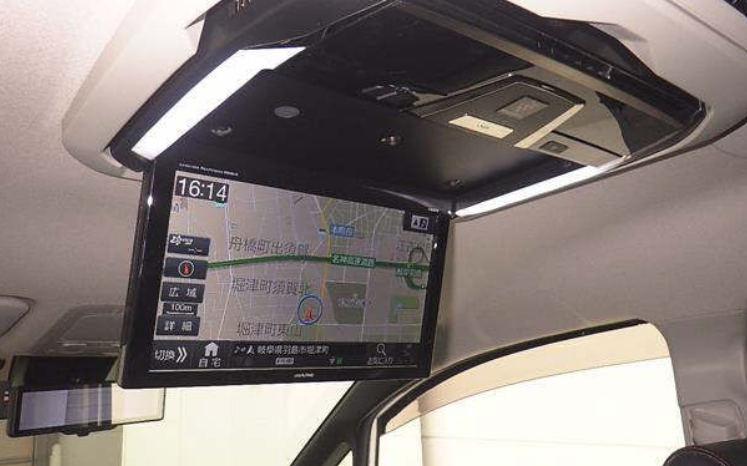 
								TOYOTA VOXY full									
