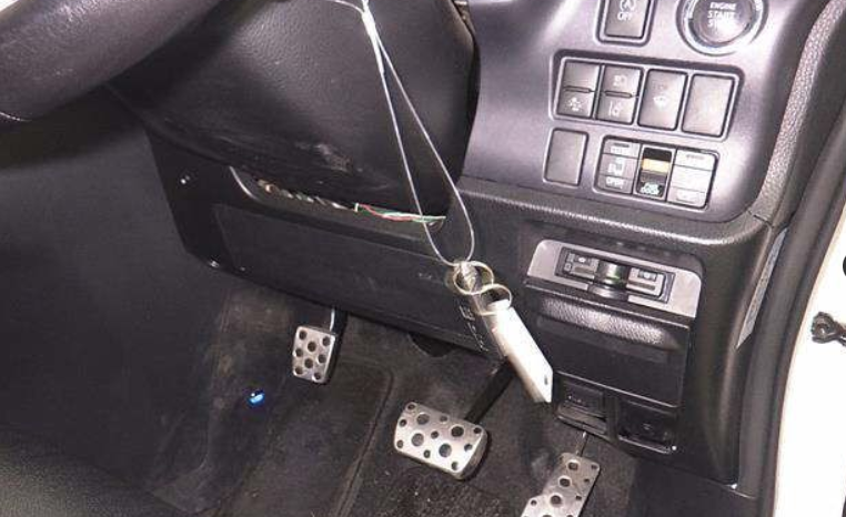 
								TOYOTA VOXY full									