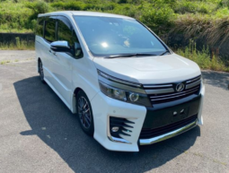 TOYOTA VOXY ZS