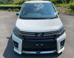 
										TOYOTA VOXY ZS full									