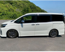 
										TOYOTA VOXY ZS full									