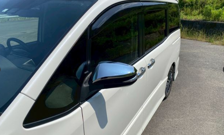 
								TOYOTA VOXY ZS full									