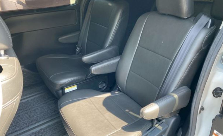 
								TOYOTA VOXY ZS full									