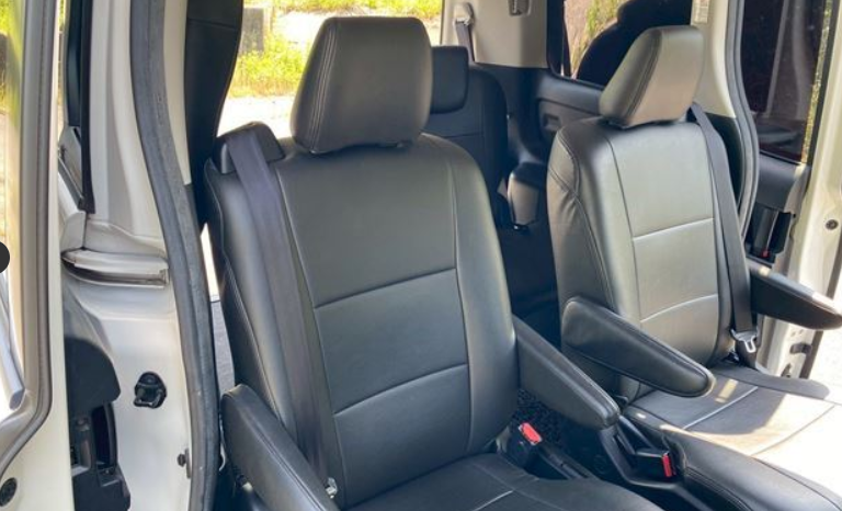 
								TOYOTA VOXY ZS full									