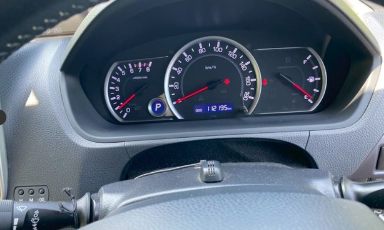 
								TOYOTA VOXY ZS full									