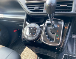 
										TOYOTA VOXY ZS full									