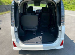 
										TOYOTA VOXY ZS full									